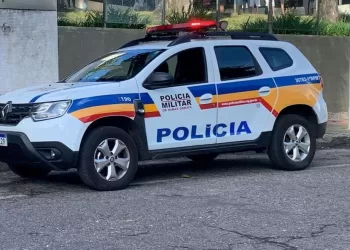 Em Francisco Sá, Homem invade fórum, causa incêndio, ataca policiais com um facão e acaba morto em confronto.