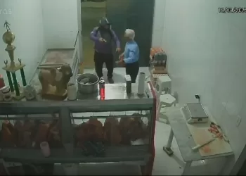 Câmera de segurança flagra assalto na Barra d’Alegria em Indaiabira, Policia procura suspeitos